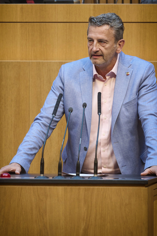Am Redner:innenpult: Nationalratsabgeordneter Andreas Haitzer (SPÖ)