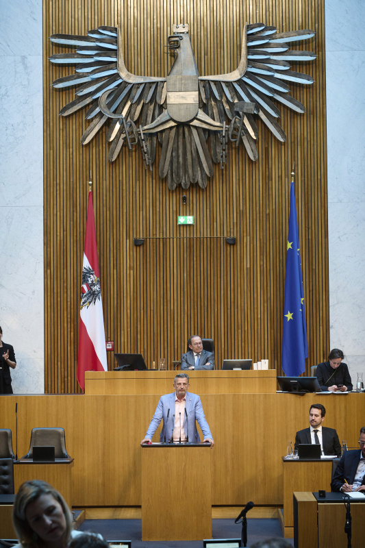 Am Redner:innenpult: Nationalratsabgeordneter Andreas Haitzer (SPÖ)