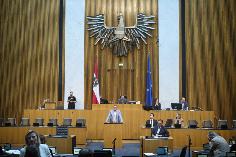 Am Redner:innenpult: Nationalratsabgeordneter Andreas Haitzer (SPÖ)