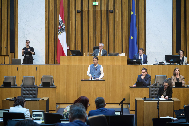 Am Redner:innenpult: Nationalratsabgeordneter Albert Royer (FPÖ)