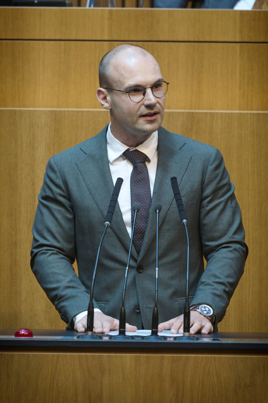 Am Redner:innenpult: Nationalratsabgeordneter Paul Hammerl (FPÖ)