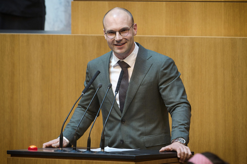 Am Redner:innenpult: Nationalratsabgeordneter Paul Hammerl (FPÖ)