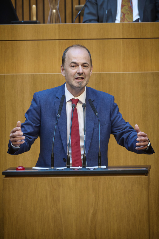 Am Redner:innenpult: Nationalratsabgeordneter Josef Hechenberger (ÖVP)
