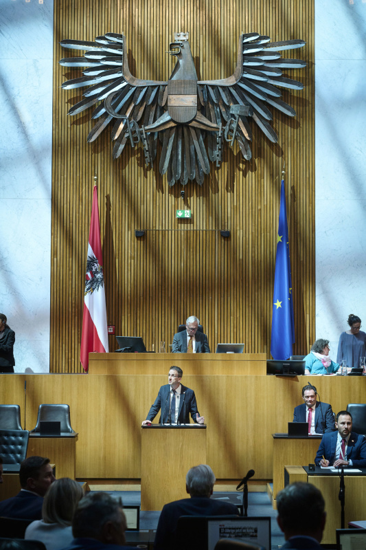 Am Redner:innenpult: Nationalratsabgeordneter Harald Schuh (FPÖ)