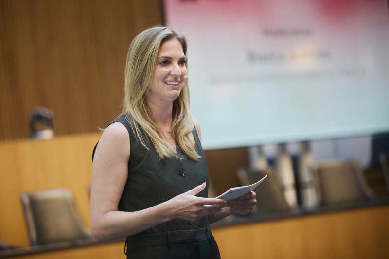 Moderation. Bianca Ambros