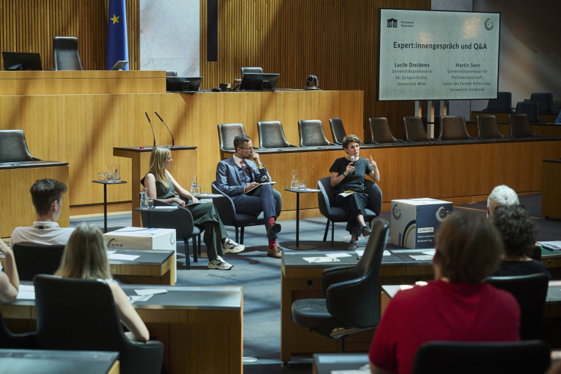 Expert:innengespräch. Von links: Bianca Ambros, Leiter des Foreign Policy Labs Universität Innsbruck Martin Senn, Univ.-Prof. für Zeitgeschichte Universität Wien Lucile Dreidemy