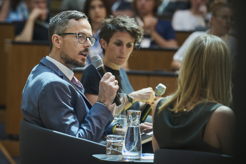 Expert:innengespräch. Von links: Leiter des Foreign Policy Labs Universität Innsbruck Martin Senn, Univ.-Prof. für Zeitgeschichte Universität Wien Lucile Dreidemy