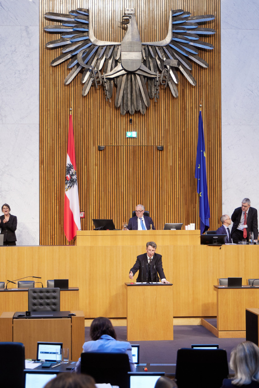 Am Redner:innenpult: Nationalratsabgeordneter Norbert Nemeth (FPÖ)