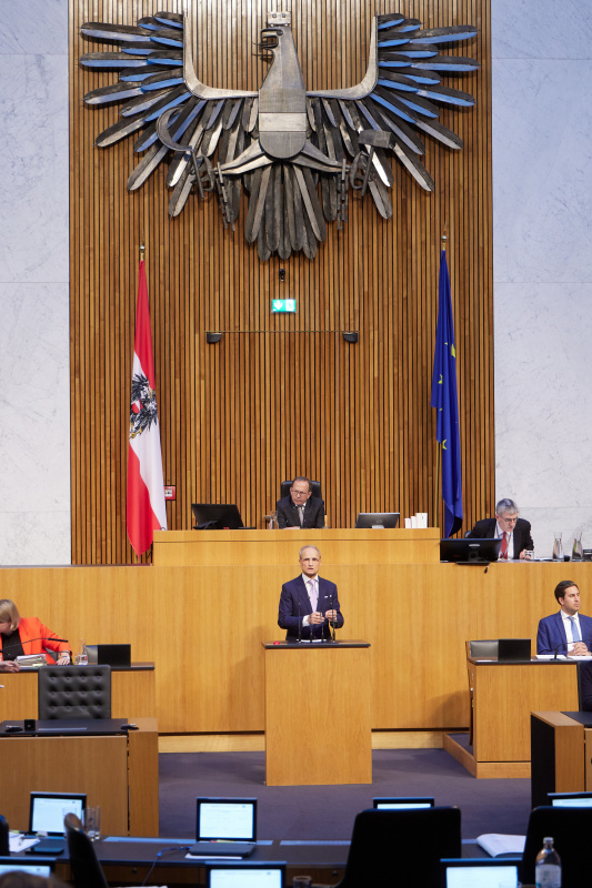 Am Redner:innenpult: Nationalratsabgeordneter Wolfgang Gerstl (ÖVP)