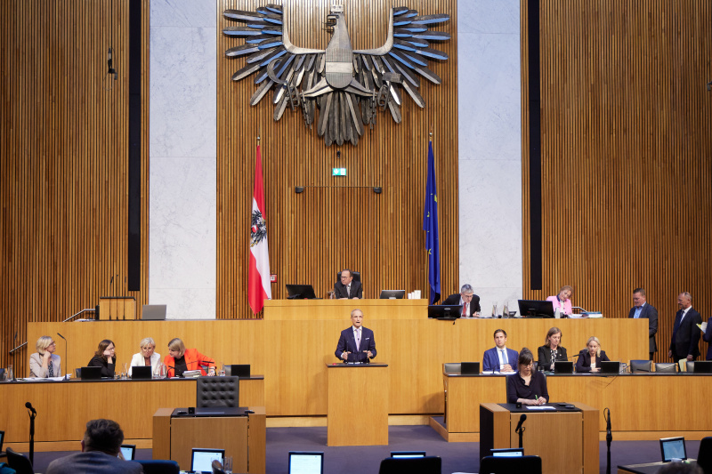 Am Redner:innenpult: Nationalratsabgeordneter Wolfgang Gerstl (ÖVP)