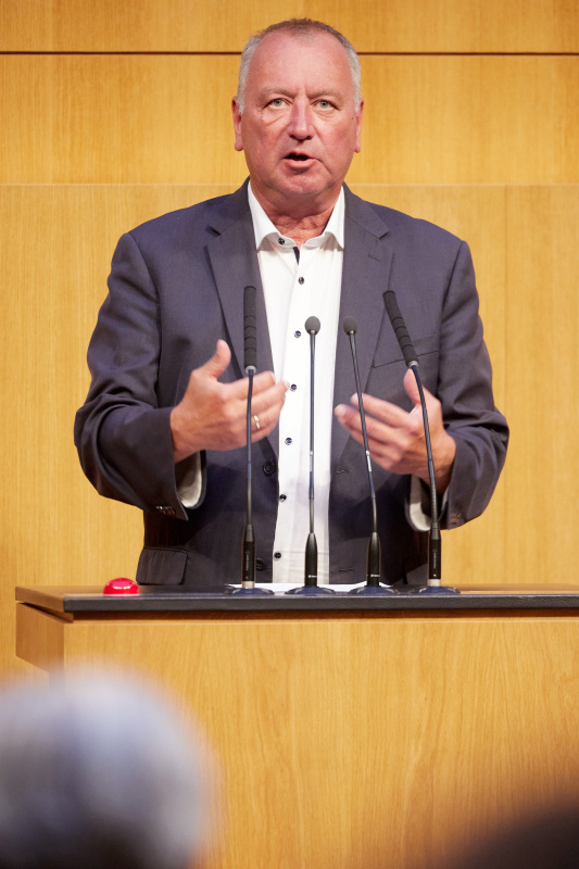 Am Redner:innenpult: Nationalratsabgeordneter Wolfgang Zanger (FPÖ)