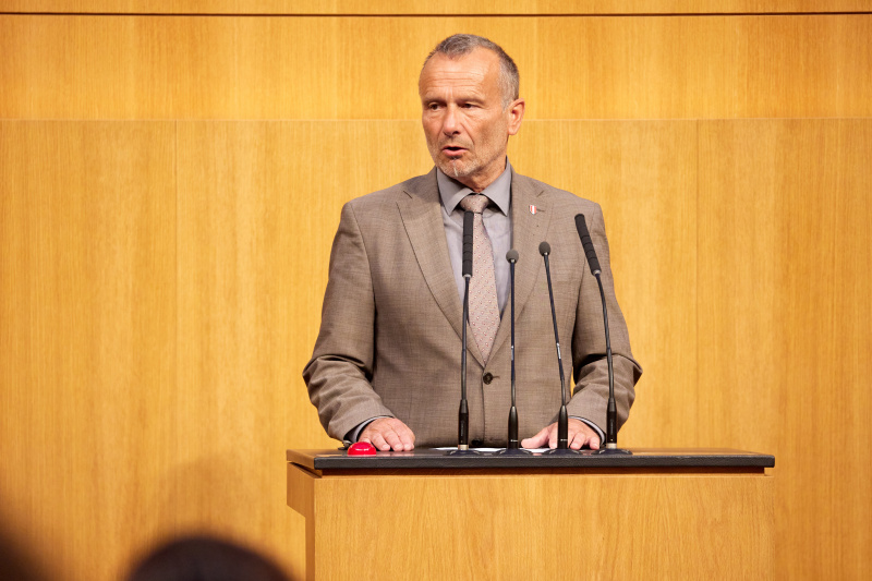 Am Redner:innenpult: Nationalratsabgeordneter Alois Kainz (FPÖ)