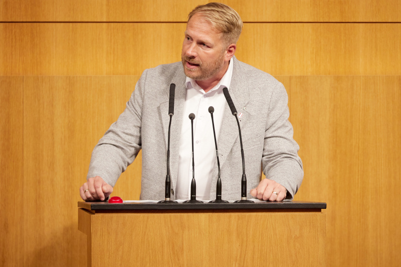 Am Redner:innenpult: Nationalratsabgeordneter Markus Leinfellner (FPÖ)