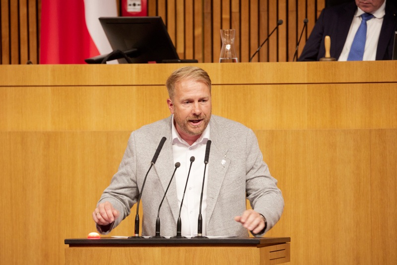 Am Redner:innenpult: Nationalratsabgeordneter Markus Leinfellner (FPÖ)