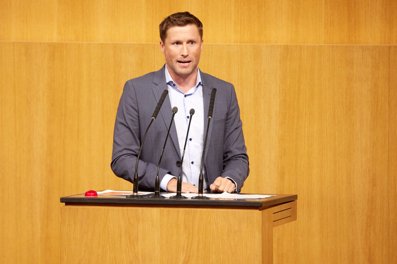 Am Redner:innenpult: Nationalratsabgeordneter David Stögmüller (GRÜNE)