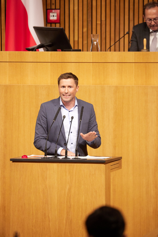 Am Redner:innenpult: Nationalratsabgeordneter David Stögmüller (GRÜNE)