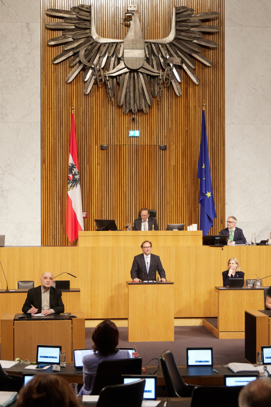 Am Redner:innenpult: Nationalratsabgeordneter Andreas Minnich (ÖVP)