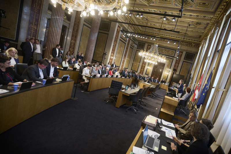 Abschiedsrede. Bundesratspräsidentin Andrea Eder-Gitschthaler (ÖVP). Blick Richtung Sitzungsteilnehmer:innen
