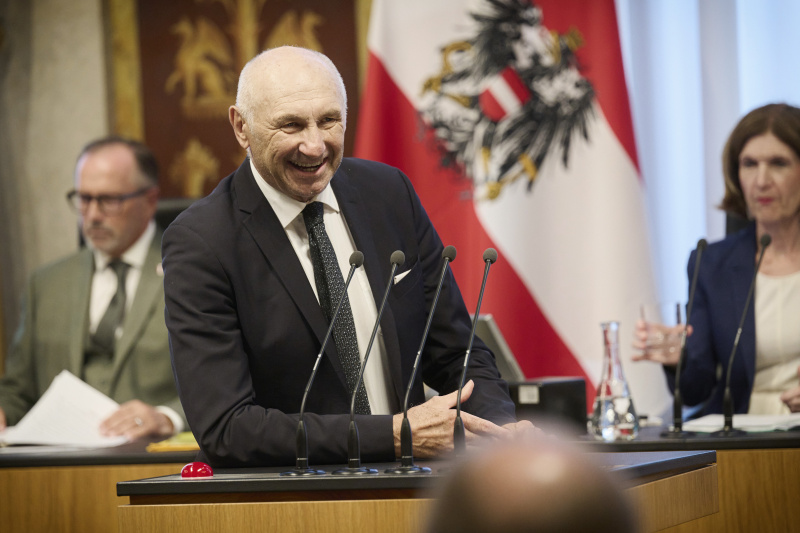 Am Redner:innenpult: Bundesrat Manfred Mertel (SPÖ)