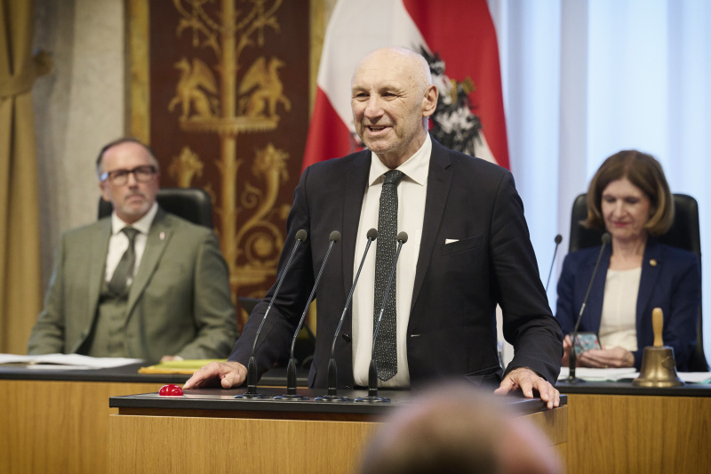 Am Redner:innenpult: Bundesrat Manfred Mertel (SPÖ)