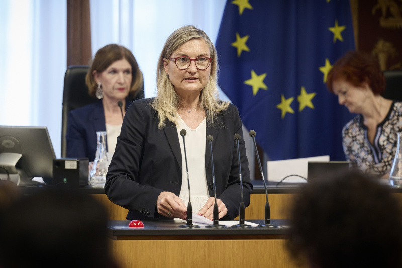 Am Redner:innenpult: Bundesrätin Claudia Hauschildt-Buschberger (GRÜNE)