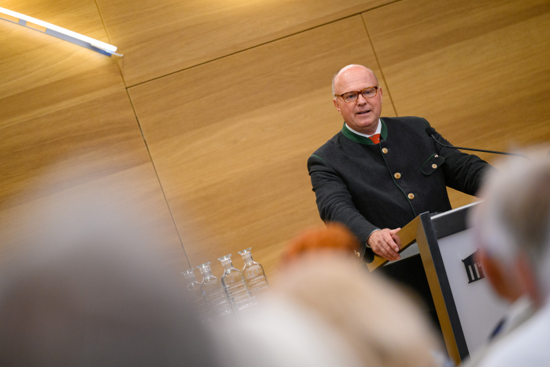 Vorsitzender des Stiftungsrates der Stiftung Verbundenheit, Mitglied des Deutschen Bundestages a.D. und Parlamentarischer Staatssekretär a.D. Hartmut Koschyk