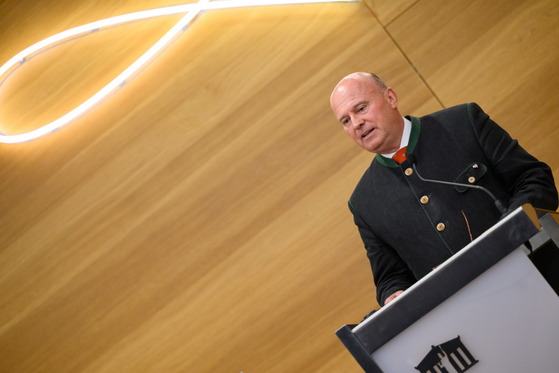 Vorsitzender des Stiftungsrates der Stiftung Verbundenheit, Mitglied des Deutschen Bundestages a.D. und Parlamentarischer Staatssekretär a.D. Hartmut Koschyk