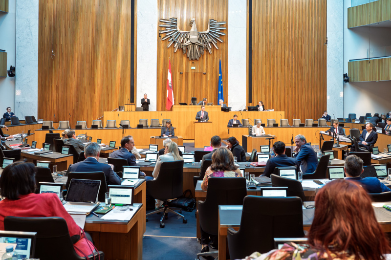 Am Redner:innenpult Nationalratsabgeordneter Markus Tschank (FPÖ)