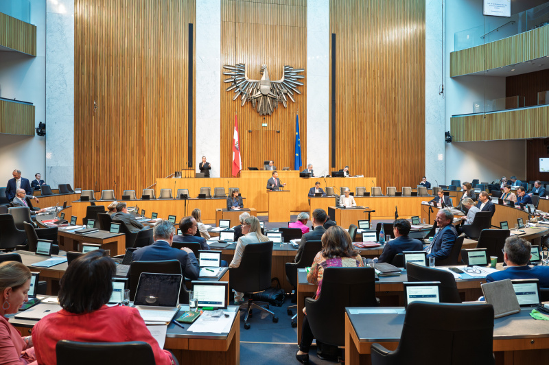 Am Redner:innenpult Nationalratsabgeordneter Markus Tschank (FPÖ)