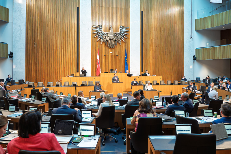 Am Redner:innenpult Nationalratsabgeordneter Markus Tschank (FPÖ)