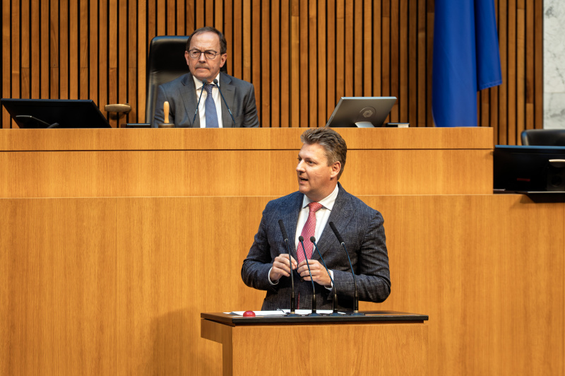 Am Redner:innenpult Nationalratsabgeordneter Markus Tschank (FPÖ)
