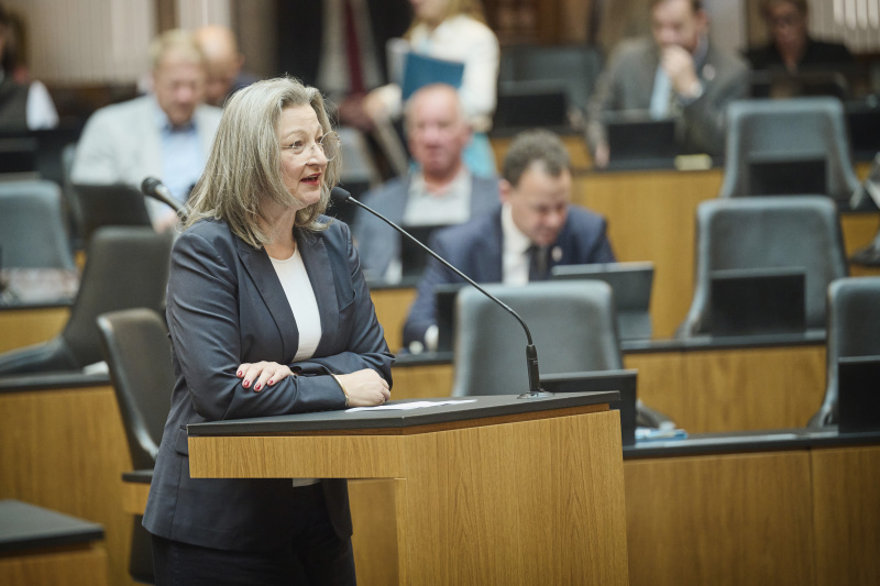 Fragestunde. Nationalratsabgeordnete Gertraud Auinger-Oberzaucher (NEOS)