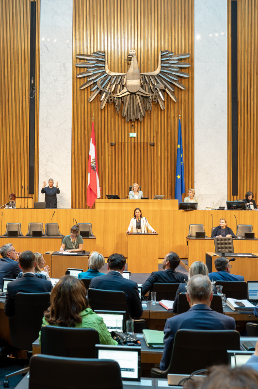 Am Rednerpult Bettina Zopf (ÖVP)