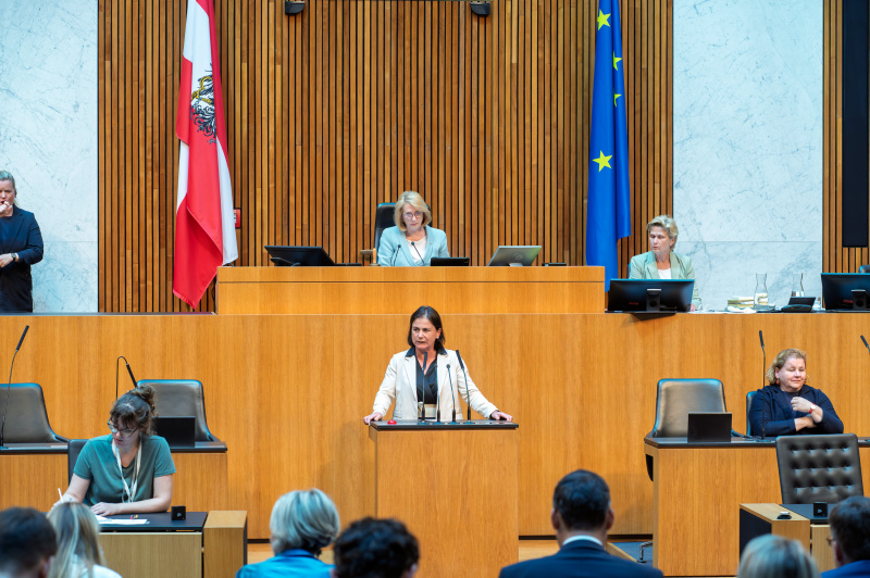 Am Rednerpult Bettina Zopf (ÖVP)