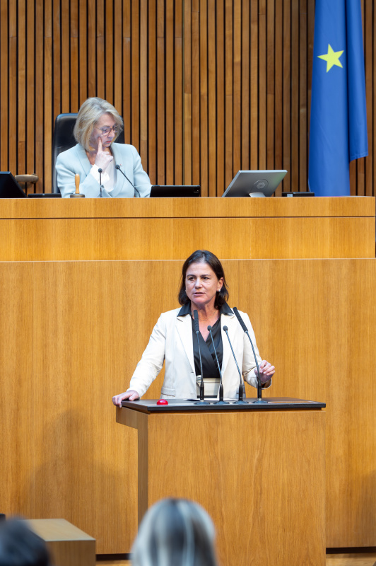 Am Rednerpult Bettina Zopf (ÖVP)