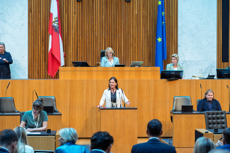 Am Rednerpult Bettina Zopf (ÖVP)