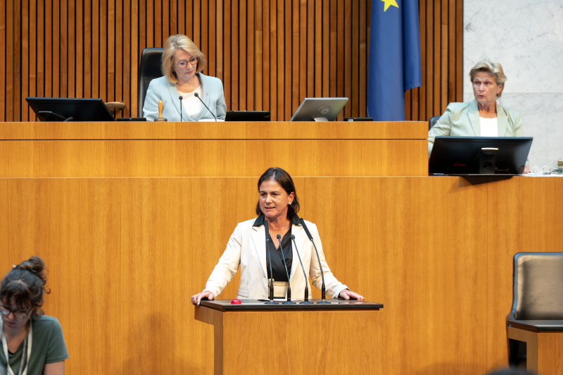 Am Rednerpult Bettina Zopf (ÖVP)