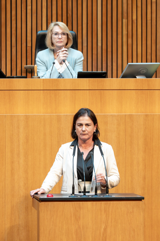 Am Rednerpult Bettina Zopf (ÖVP)