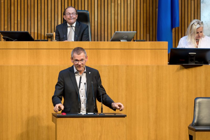 Am Rednerpult Michael Seemayer (FPÖ)