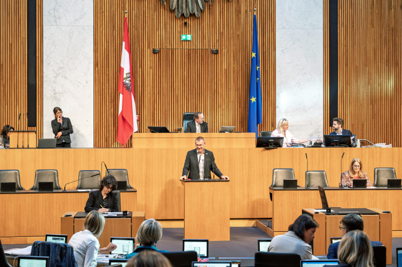 Am Rednerpult Michael Seemayer (FPÖ)