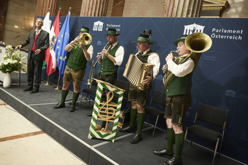 Musikalische Untermalung. Fuchsbartl-Banda