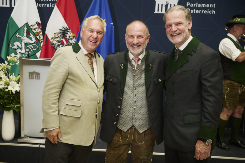 Von links: Nationalratspräsident Walter Rosenkranz (FPÖ), Bundesratspräsident Peter Samt (FPÖ), Landtagspräsident der Steiermark Gerald Deutschmann