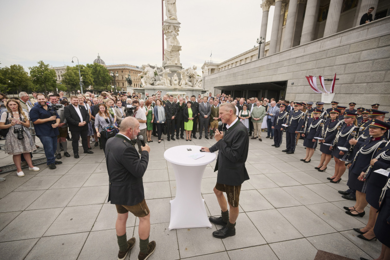 Von links: Bundesratspräsident Peter Samt (FPÖ) (am Wort), Oliver Zeisberger