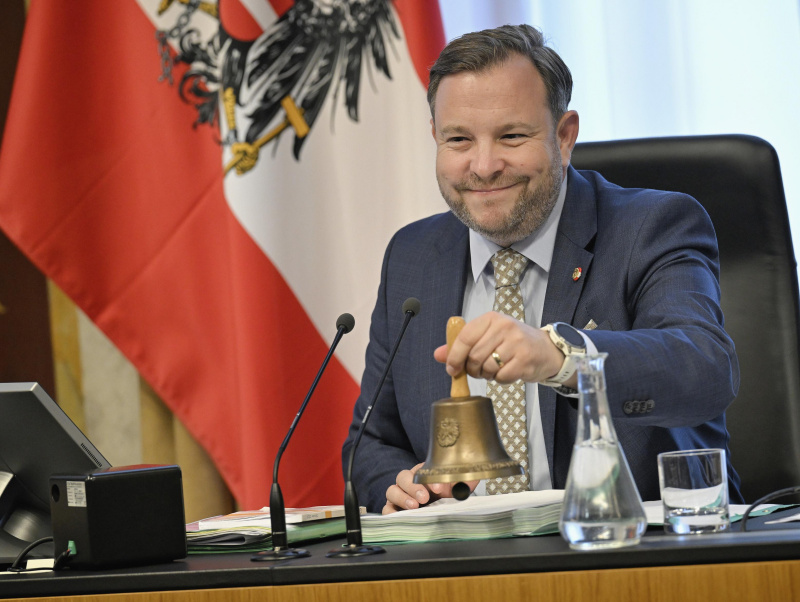 Bundesratspräsident Franz Ebner (ÖVP) eröffnet die Sitzung Zuschnitt