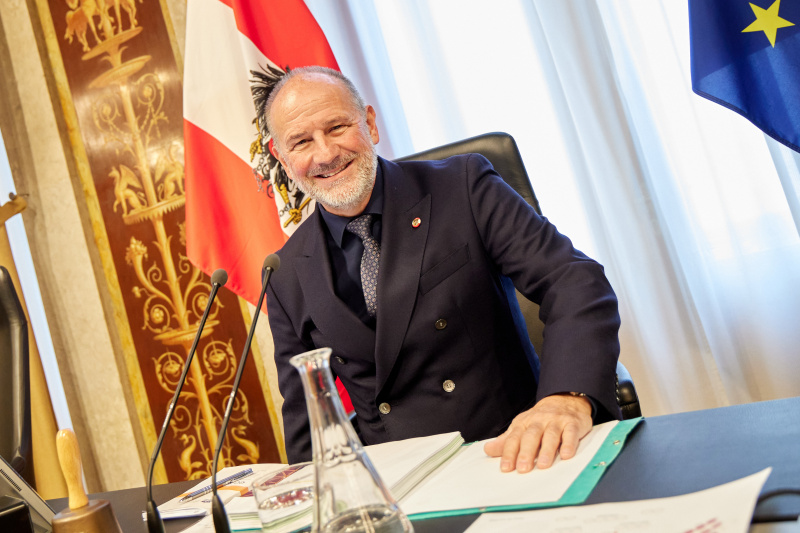 Bundesratspräsident Peter Samt (FPÖ) am Präsidium