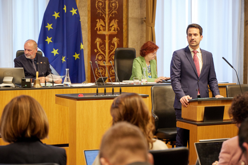 Stellungnahme. Bildungsminister Christoph Wiederkehr (NEOS)
