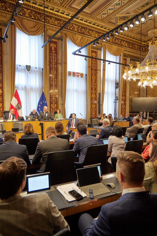 Am Redner:innenpult: Bundesrat Bernhard Ruf (ÖVP)