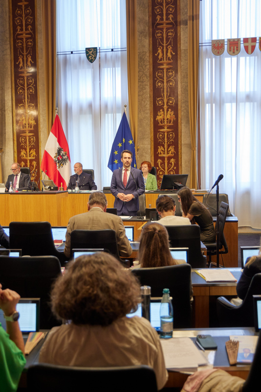 Stellungnahme. Bildungsminister Christoph Wiederkehr (NEOS)