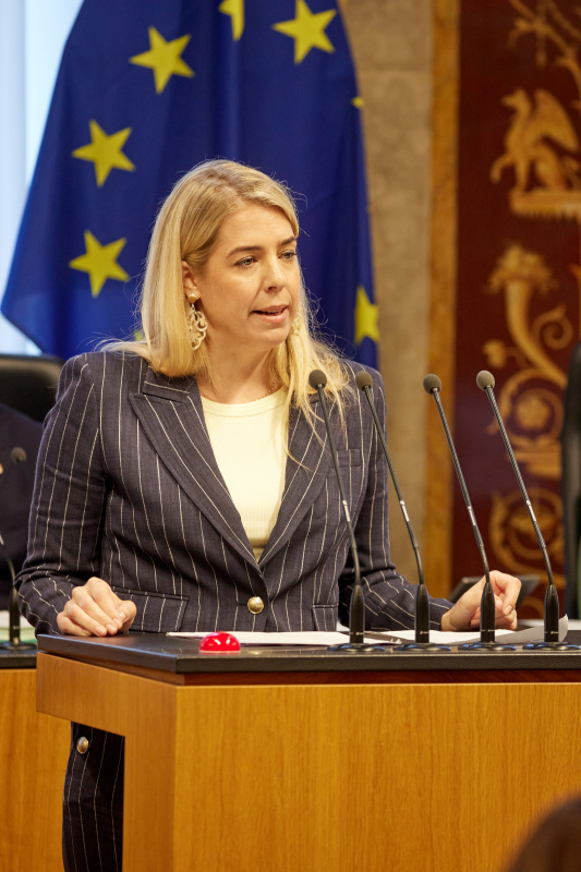 Am Redner:innenpult: Bundesrätin Isabella Theuermann (FPÖ)