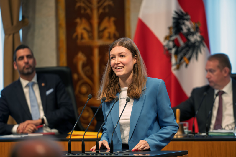 Am Redner:innenpult Amelie Muthsam (SPÖ)